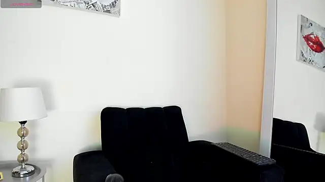 its  angelica  online show from 04/25/26, 07:33