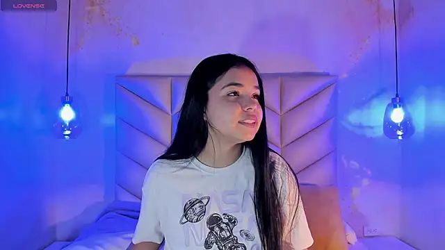 Snapshot of AuroraFiore chatting on 02/20/25, 11:32 AuroraFiore online show from 02/20/25, 11:32