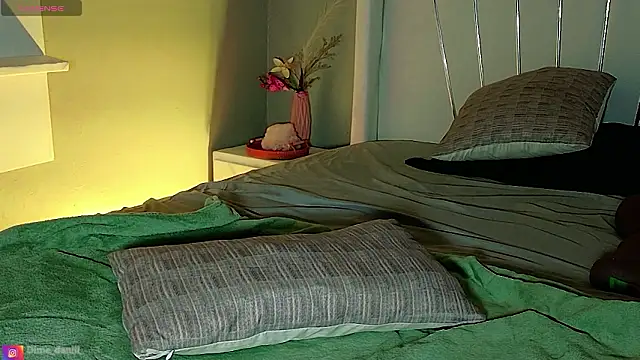 Snapshot of MimiRodriguez chatting on 03/18/26, 04:21 MimiRodriguez online show from 03/18/26, 04:21