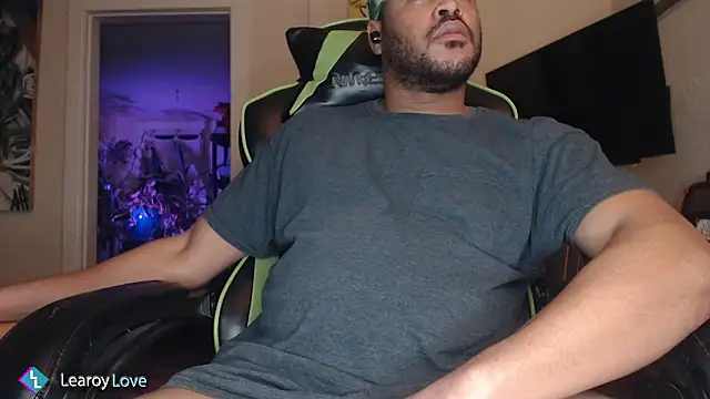 Snapshot of Learoy_Love chatting on 02/03/26, 04:32 Learoy Love online show from 02/03/26, 04:32