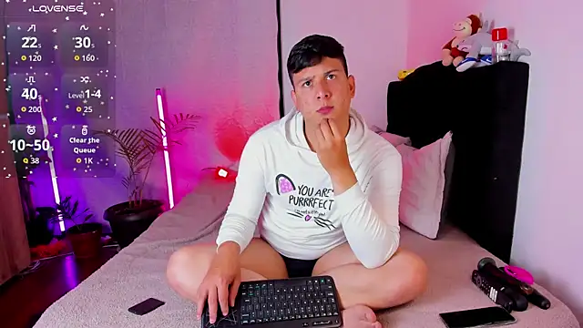 Snapshot of ANDREZALVAREZ chatting on 04/03/26, 11:03 ANDREZALVAREZ online show from 04/03/26, 11:03