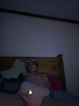 Snapshot of devinshd chatting on 02/19/25, 01:06 devinshd online show from 02/19/25, 01:06