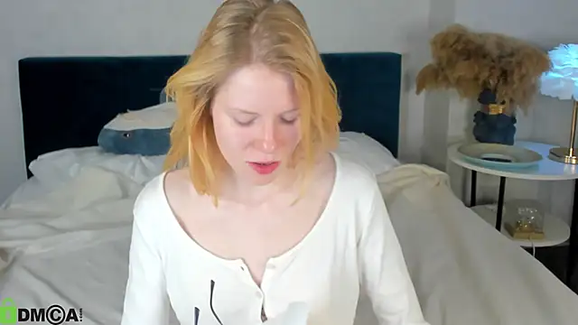 Esme Runn online show from 04/28/26, 03:11