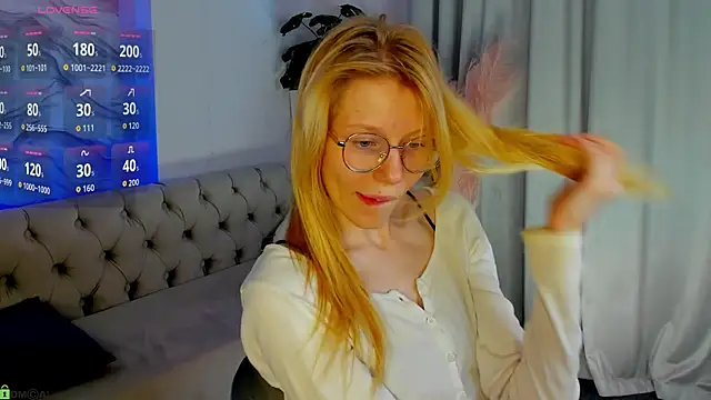 Esme Runn online show from 06/11/26, 03:15