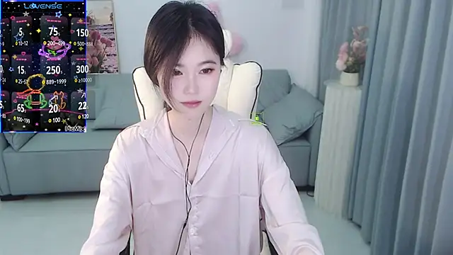 Snapshot of YiJin-a chatting on 12/24/24, 02:10 YiJin-a online show from 12/24/24, 02:10