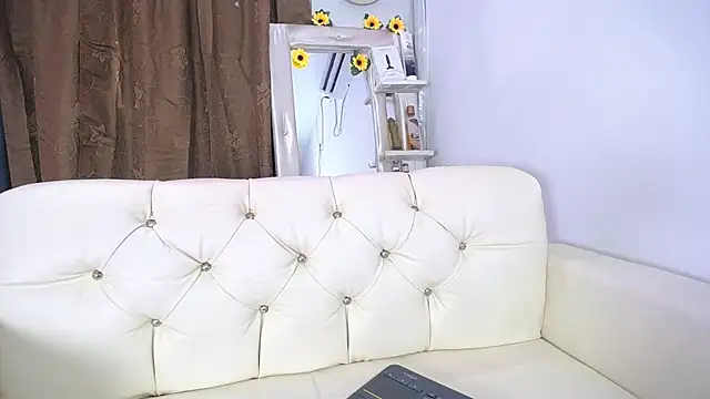 alaia 03 online show from 02/21/25, 12:39