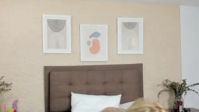 CarolinaGlamour online show from 10/15/25, 02:22