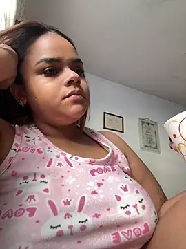 Snapshot of Evabigass chatting on 03/15/26, 12:00 Evabigass online show from 03/15/26, 12:00