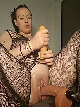 lindsay 33off online show from 02/03/25, 09:19