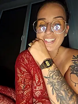 lindsay 33off online show from 10/06/25, 08:39