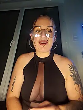 lindsay 33off online show from 10/16/25, 10:44