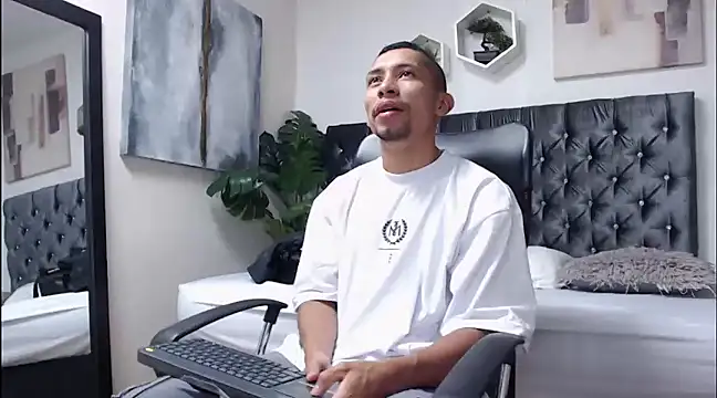 Snapshot of richar_voller chatting on 01/02/25, 11:31 richar voller online show from 01/02/25, 11:31