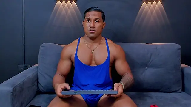Snapshot of CallumMuscle chatting on 01/21/25, 01:18 CallumMuscle online show from 01/21/25, 01:18