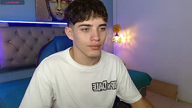 Snapshot of AlejooTwink chatting on 01/08/25, 05:59 AlejooTwink online show from 01/08/25, 05:59