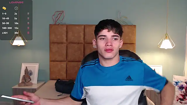 Snapshot of AlejooTwink chatting on 01/10/25, 05:45 AlejooTwink online show from 01/10/25, 05:45