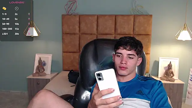 Snapshot of AlejooTwink chatting on 01/10/25, 08:48 AlejooTwink online show from 01/10/25, 08:48