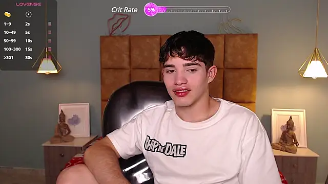 Snapshot of AlejooTwink chatting on 01/17/25, 08:44 AlejooTwink online show from 01/17/25, 08:44