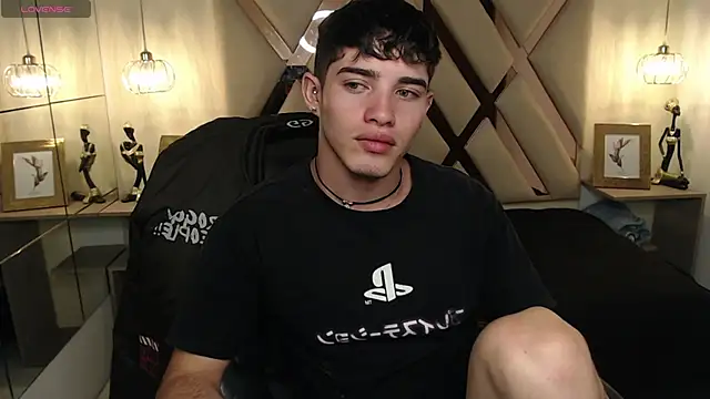 Snapshot of AlejooTwink chatting on 02/05/25, 03:31 AlejooTwink online show from 02/05/25, 03:31