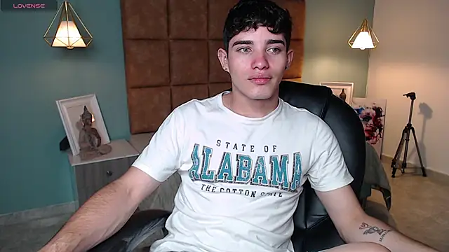 Snapshot of AlejooTwink chatting on 02/12/25, 06:19 AlejooTwink online show from 02/12/25, 06:19