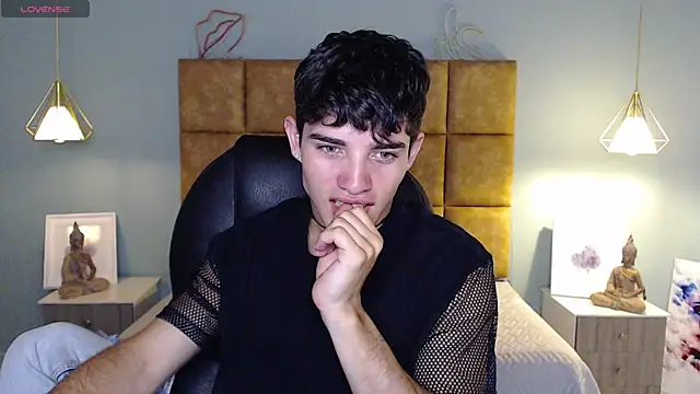 Snapshot of AlejooTwink chatting on 02/26/25, 06:21 AlejooTwink online show from 02/26/25, 06:21
