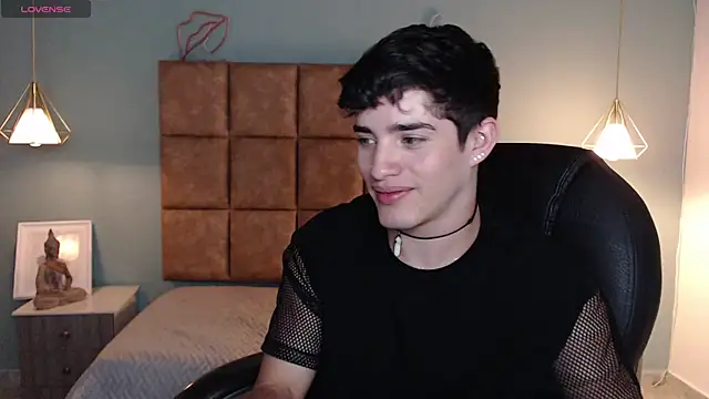 Snapshot of AlejooTwink chatting on 02/27/25, 12:32 AlejooTwink online show from 02/27/25, 12:32