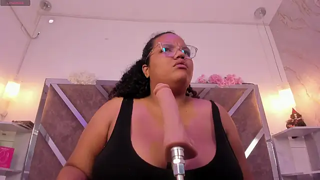 MhiaRey online show from 11/05/25, 01:44