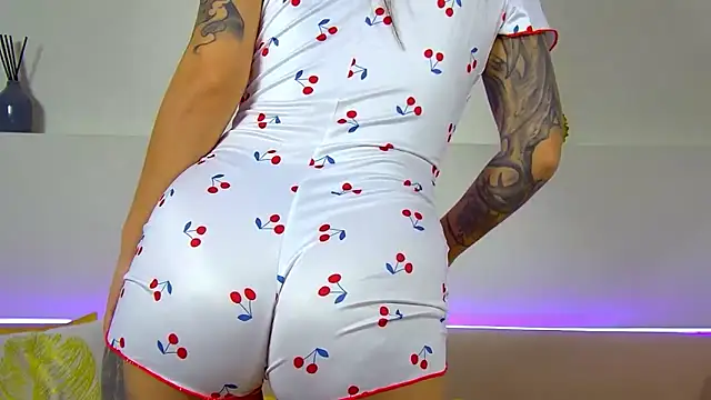 AlexandraBloom online show from 11/03/25, 06:20