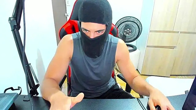 Calihotcaliente277 online show from 02/04/25, 08:38