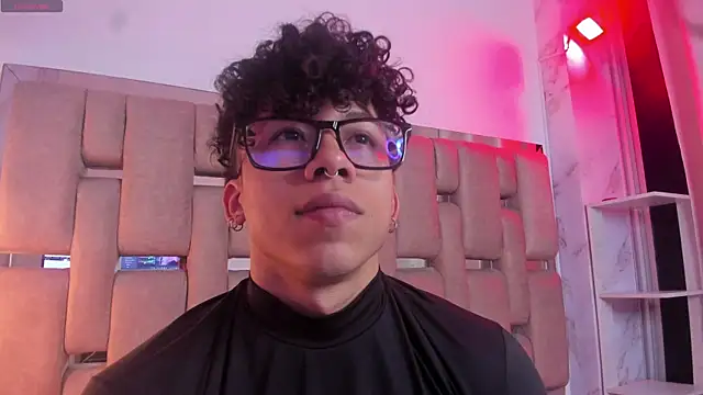 AkazaBoy  online show from 11/04/25, 05:50