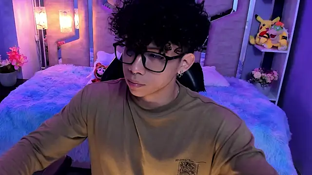 AkazaBoy  online show from 11/13/25, 04:00