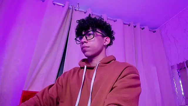 AkazaBoy  online show from 12/18/25, 04:40