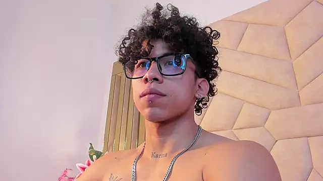 AkazaBoy  online show from 03/29/26, 06:02