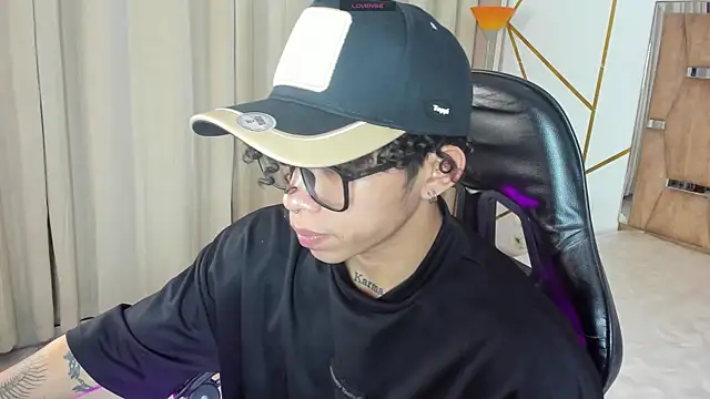 AkazaBoy  online show from 05/06/26, 05:35