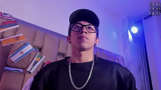 AkazaBoy  online show from 06/14/26, 08:22