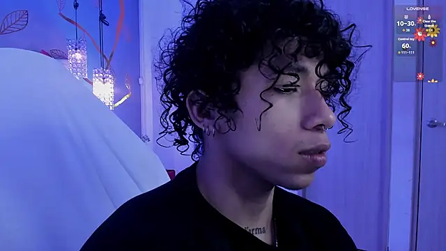 AkazaBoy  online show from 06/17/26, 04:59
