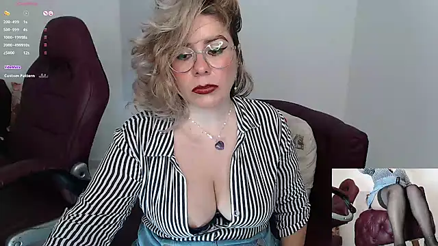 Snapshot of Serenay_ chatting on 01/15/25, 01:34 Serenay online show from 01/15/25, 01:34