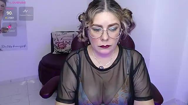 Snapshot of Serenay_ chatting on 02/13/25, 11:26 Serenay online show from 02/13/25, 11:26