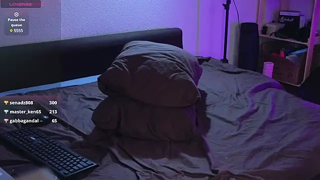 Snapshot of Space_X_Roxy_ chatting on 01/12/25, 07:53 Space X Roxy online show from 01/12/25, 07:53