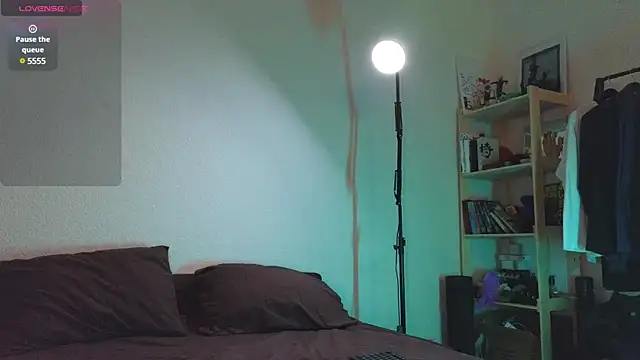 Snapshot of Space_X_Roxy_ chatting on 02/17/25, 05:43 Space X Roxy online show from 02/17/25, 05:43