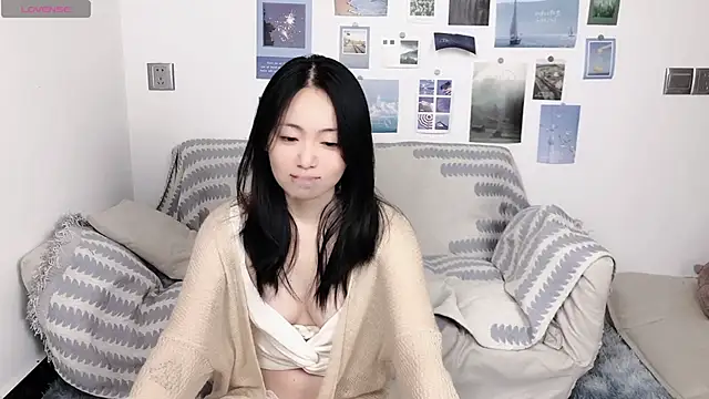 Snapshot of LiLiYbaby chatting on 12/15/24, 03:42 LiLiYbaby online show from 12/15/24, 03:42