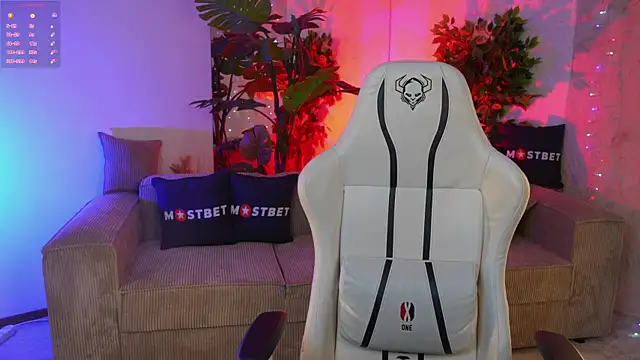 Magnetic Mia  online show from 12/02/24, 07:38