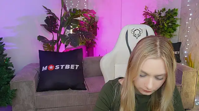 Magnetic Mia  online show from 01/07/25, 03:54