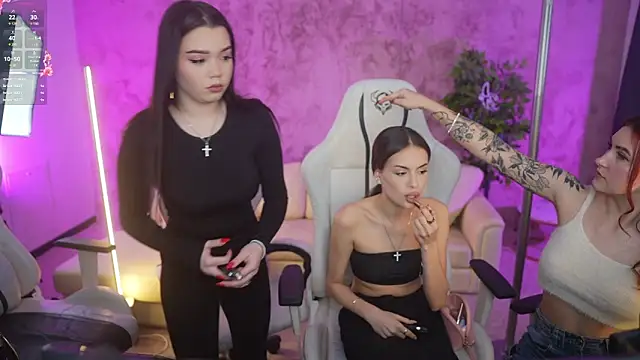 Magnetic Mia  online show from 02/13/25, 03:46