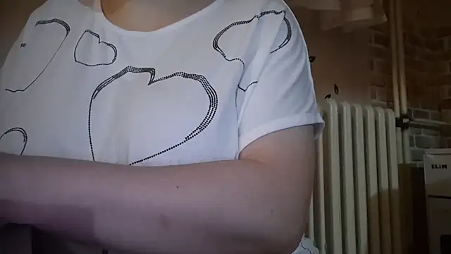 Snapshot of AalinnaK chatting on 12/01/25, 06:35 AalinnaK online show from 12/01/25, 06:35