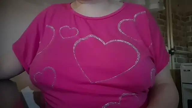 Snapshot of AalinnaK chatting on 12/03/25, 02:04 AalinnaK online show from 12/03/25, 02:04