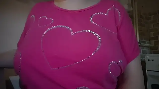 Snapshot of AalinnaK chatting on 12/14/25, 02:33 AalinnaK online show from 12/14/25, 02:33