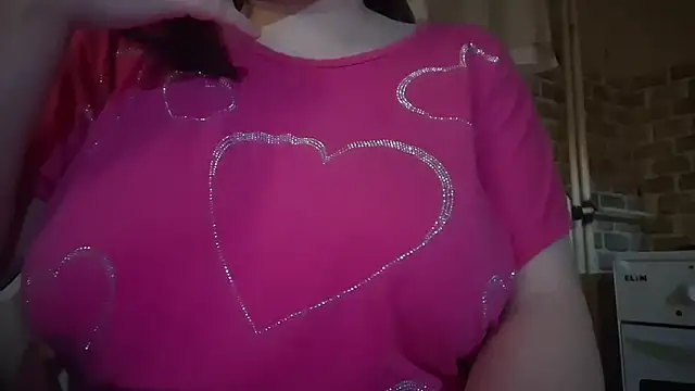 Snapshot of AalinnaK chatting on 12/17/25, 06:25 AalinnaK online show from 12/17/25, 06:25