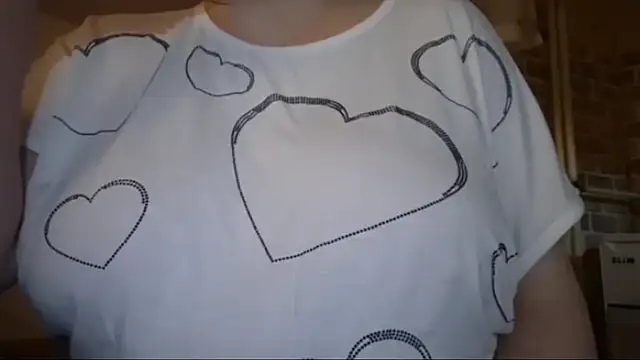 Snapshot of AalinnaK chatting on 01/07/26, 09:28 AalinnaK online show from 01/07/26, 09:28