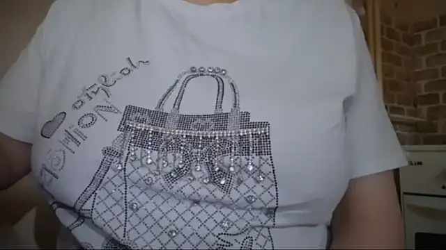 Snapshot of AalinnaK chatting on 01/13/26, 01:05 AalinnaK online show from 01/13/26, 01:05