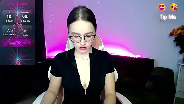 Snapshot of Emillias chatting on 01/17/25, 11:17 Emillias online show from 01/17/25, 11:17